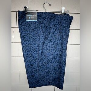 Greg Norman Navy shorts size 34